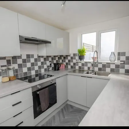 Prázdninový dům Two Bedroom House With Garden In Victoria Parade Bristol