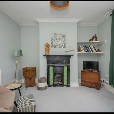 Two Bedroom House With Garden In Victoria Parade Ferienhaus *