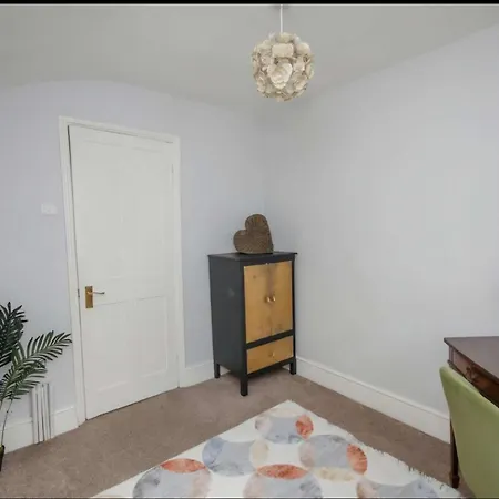 Two Bedroom House With Garden In Victoria Parade Hébergement de vacances
