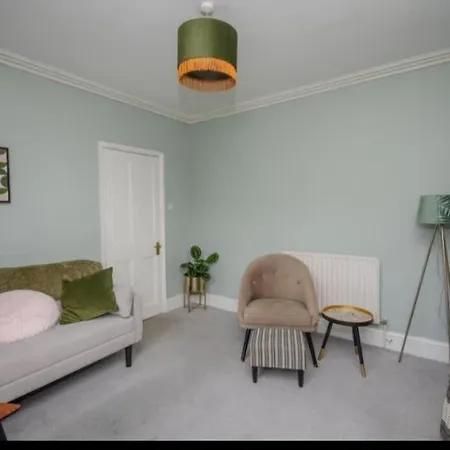 Two Bedroom House With Garden In Victoria Parade Hébergement de vacances