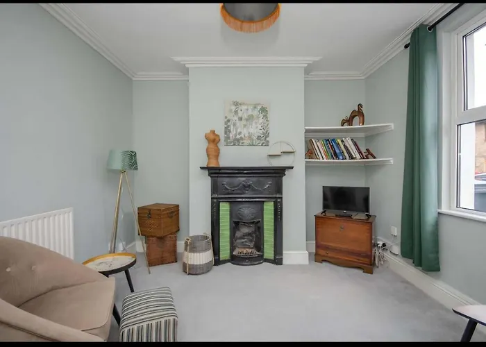 Two Bedroom House With Garden In Victoria Parade Ferienhaus *