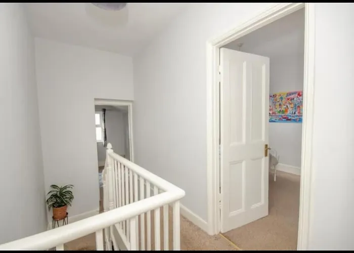 Two Bedroom House With Garden In Victoria Parade Prázdninový dům Bristol