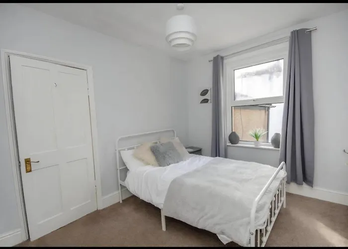 Ferienhaus Two Bedroom House With Garden In Victoria Parade *