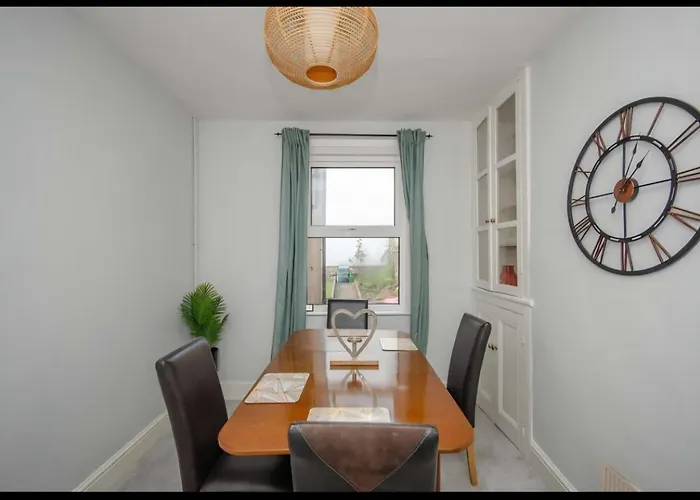 Two Bedroom House With Garden In Victoria Parade Ferienhaus