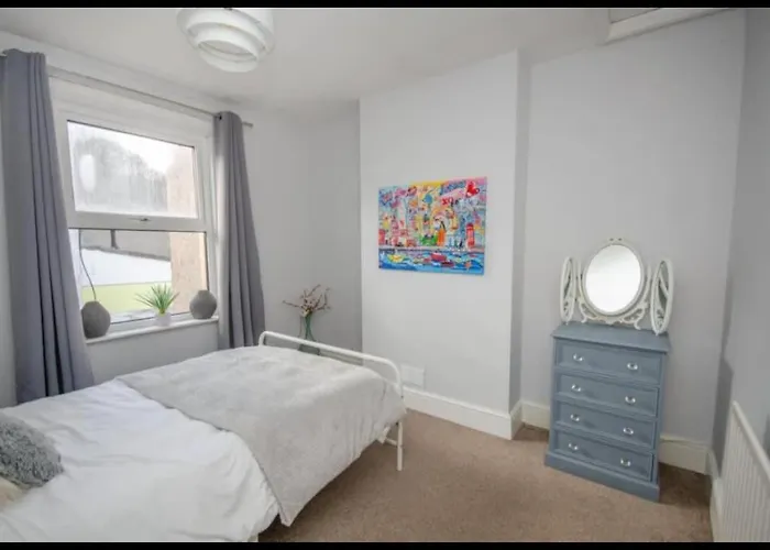 Two Bedroom House With Garden In Victoria Parade Prázdninový dům *