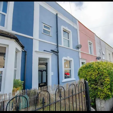 Two Bedroom House With Garden In Victoria Parade