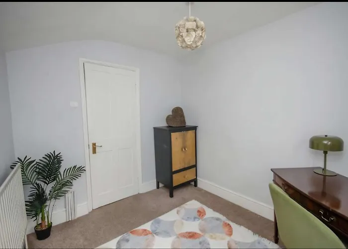 Two Bedroom House With Garden In Victoria Parade Сasa de vacaciones